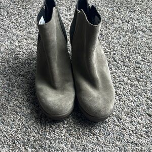 Sorel Gray Ankle Boots with Elastic Panels